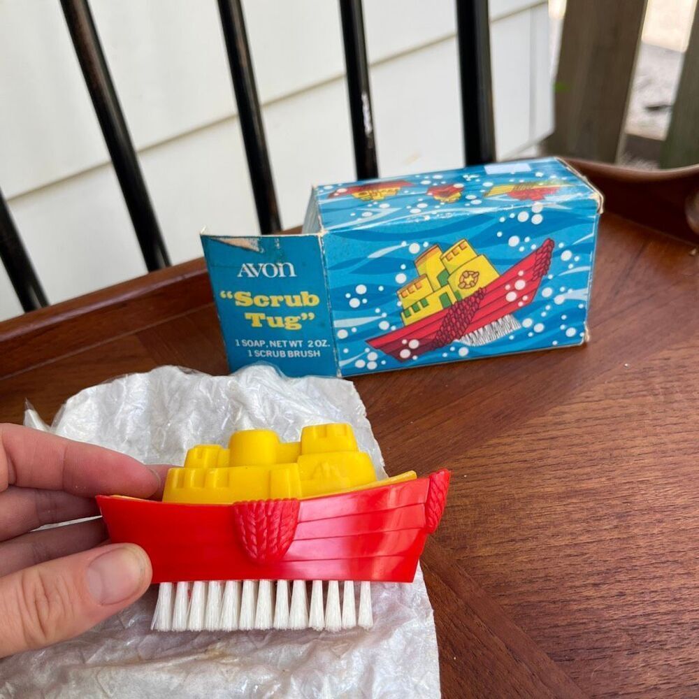 VTG 1971 Avon Scrub Tug Boat Soap Nail Brush NIB